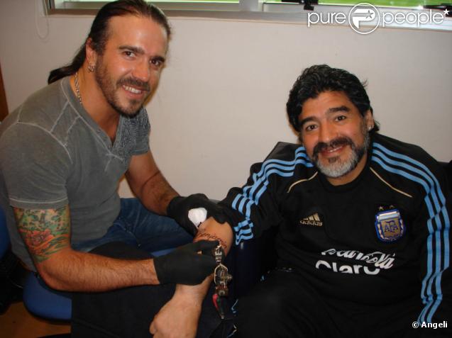 tatouage fleur de tiar�. Tatouage Fleur D\\#39;hibiscus Simple. Tattoo Image Fleur. Blooming Fleur De Lis. Tatouage Fleur D Hibiscus Tribal. Tatouage Liane Et Fleurs. tatouages fleur d#39;