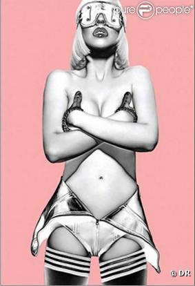 Christina Aguilera dénudée pour la promotion de son album Bionic.