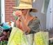 Quelle star hollywoodienne se cache derrière ce chapeau ?