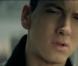 Eminem prend des airs de super-héros dans le clip de Not Afraid , premier extrait de son nouvel album : Recovery .