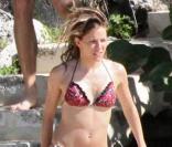 Sienna Miller au soleil dans un bikini sexy, pour commencer l'été en beauté ! 