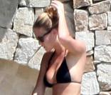 Bar Refaeli au soleil dans un bikini sexy, pour commencer l'été en beauté ! 