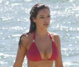 Kelly Brook au soleil dans un bikini sexy, pour commencer l'été en beauté ! 