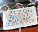 Des images de la déroute des Bleus face au Mexique, 2 buts à 0, en Afrique du Sud, le 17 juin 2010.