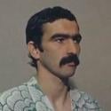 Regardez Raymond Domenech, il y a 30 ans, avec moustaches et chemise rétro... déjà faire des siennes !