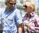 Britney Spears et son compagnon Jason Trawick dans les rues de Calabasas le 25 juin 2010