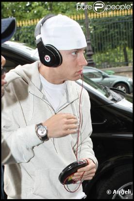 Eminem, le seul rappeur à encore utiliser un discman... 