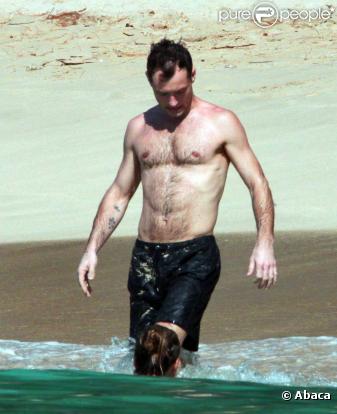 Jude Law n'a pas le corps de rêve que l'on pouvait imaginer...