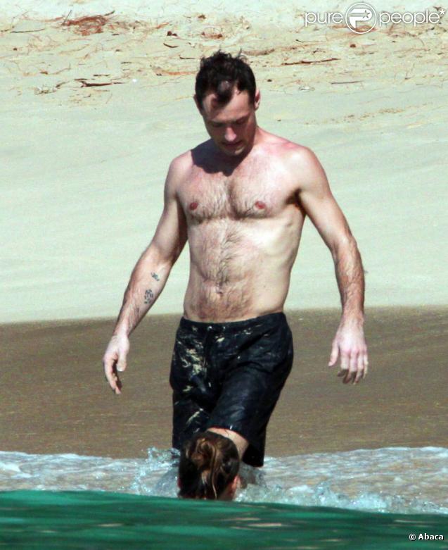 Jude Law n'a pas le corps de rêve que l'on pouvait imaginer... 