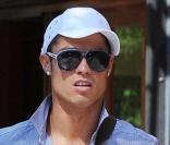 Cristiano Ronaldo est apperçu à la sortie du restaurant Da Silvano de New York dans Greenwich Village le 5 juillet 2010 après un déjeuner avec Irina Shayk 