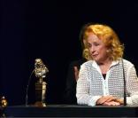 Danielle Darrieux sacrée meilleure actrice aux Molières en 2003 pour son interprétation dans Oscar et la dame rose