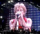 Jon Bon Jovi termine son concert difficilement, le 9 juillet 2010