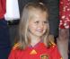 Leonor et Sofia, filles de Felipe et Letizia d'Espagne, sont ravissantes en supportrices de l'Espagne au Palais Royal, à Madrid. 12/07/2010