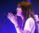 Charlotte Gainsbourg avec ses cheveux longs