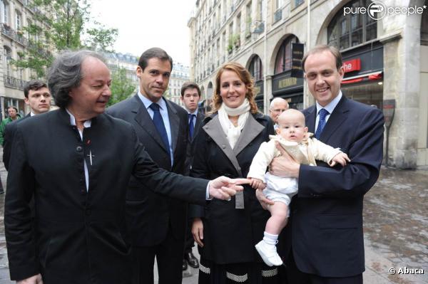 Jean de France, héritier de 40 rois qui ont fait la France, veut réimpliquer sa famille dans le débat public concernant l'intérêt national...