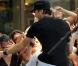 Le 16 juillet 2010, Enrique Iglesias était l'invité du Today Show de la NBC, à New York. Une fan s'en souviendra longtemps !