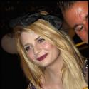 Mischa Barton a retrouvé l'amour, mais pas... le sens de la mode !