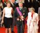 Le 21 juillet 2010, la famille royale de Belgique (photo : la reine Fabiola, avec le prince Philippe et la princesse Mathilde) prend part à la Fête nationale