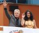 Catherine Zeta-Jones et Michael Douglas visitent un hôpital pour enfants à Cardiff en Grande-Bretagne le 23 juillet 2010