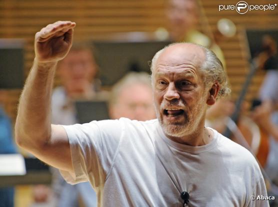 John Malkovich en pleine répétition d'une pièce de théâtre  The Infernal Comedy: Confessions of A Serial Killer, à St Petersbourg  