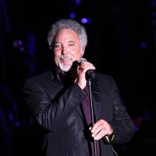 La 62e édition du gala de la Croix Rouge Monégasque, le 30 juillet 2010, a accueilli plus de 800 convives dans un décor inspiré de l'âge d'or des paquebots. Tom Jones assurait l'animation musicale.<br />