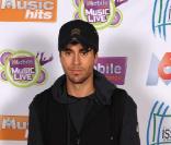 L'Espagne a remporté la coupe du monde. Enrique Iglesias a honoré son pari : il a fait du ski nautique nu en Floride, fin juillet.