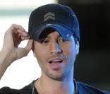 L'Espagne a remporté la coupe du monde. Enrique Iglesias a honoré son pari : il a fait du ski nautique nu en Floride, fin juillet.