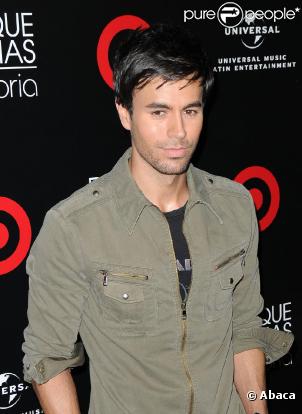 L'Espagne a remporté la coupe du monde. Enrique Iglesias a honoré son pari : il a fait du ski nautique nu en Floride, fin juillet.