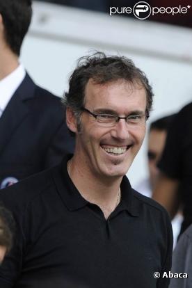 Laurent Blanc, sélectionneur de l'équipe de France, mène une vie de famille sereine et exemplaire. Fait amusant, il a fait la connaissance de son épouse, Anne, à l'âge de 6 mois !