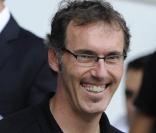 Laurent Blanc, sélectionneur de l'équipe de France, mène une vie de famille sereine et exemplaire. Fait amusant, il a fait la connaissance de son épouse, Anne, à l'âge de 6 mois !