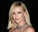 Charlize Theron lors d'une soirée prestigieuse, avec le look d'une princesse 