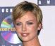 Charlize Theron version coupe à la garçonne  