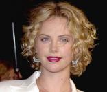 Charlize Theron et son célèbre carré blouclé qui lui va si bien 
