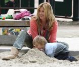 Rod Stewart et Penny Lancaster accueilleront en mars 2011 leur second enfant... Un petit frère ou une petite soeur pour leur fils Alastair, 4 ans ?
