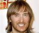 David Guetta : Hésitant, il se tourne vers son public...