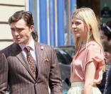 Ed Westwick et Clemence Poésy sur le tournage de la saison 4 de la série Gossip Girl, à Paris le 6 juillet 2010. 