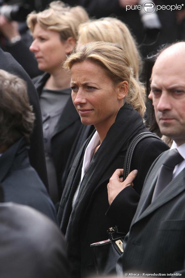 Anne-Sophie Lapix venue saluer son collègue