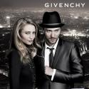 Justin Timberlake joue avec une belle blonde au sommet de la Tour Eiffel...