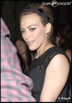 Hilary Duff et son mari Mike Comrie lors de la 62e soirée des Primetime Creative Arts Emmy Awards à Los Angeles, le 21 août 2010 