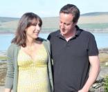 Le premier ministre anglais David Cameron et son épouse Samantha, enceinte, en vacances à Cornouailles le 22 août 2010
