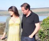 Le premier ministre anglais David Cameron et son épouse Samantha, enceinte, en vacances à Cornouailles le 22 août 2010