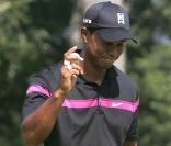 Avec une carte de 65 au premier tour, Tiger Woods mène The Barclays après le premier passage sur le parcours de Ridgewood.