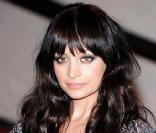  Nicole Richie en mode brunette 
 &nbsp; 