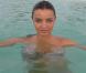 Miranda Kerr faisant la promo de sa marque de cométiques naturelles, Kora
