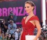 La belle Natalie Portman sur le tapis rouge de la 67e Mostra de Venise, à l'occasion de la cérémonie d'ouverture du festival, le 1er septembre 2010.