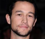 La bande-annonce d' Inception , avec Joseph Gordon-Levitt.