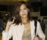 Jessica Alba à l'aéroport de Los Angeles, le 2 septembre 2010