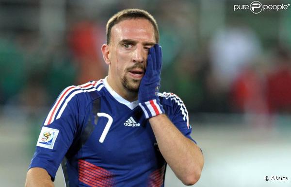 Franck Ribéry n'apparaît pas sur la photo officielle des ambassadeurs Hugo Boss du Bayern Munich. Un souci avec les derniers mois troubles du meneur de jeu tricolore ?