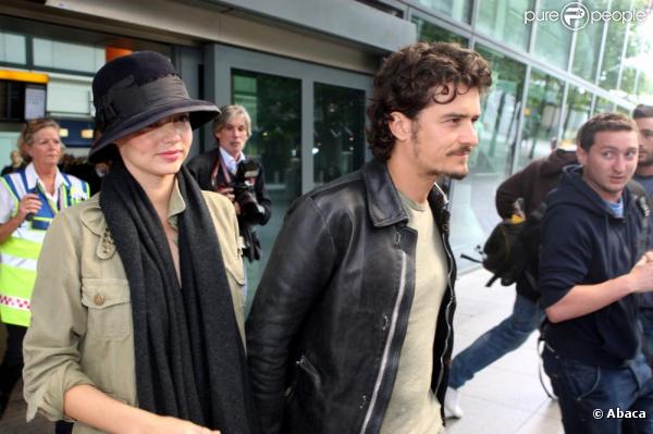 Miranda Kerr et Orlando Bloom à l'aéroport d'Heathrow à Londres, le 10 septembre 2010