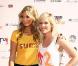 La jolie Delta Goodrem (à gauche) et la pétillante Natasha Bedingfield (à droite) sont elles aussi venues à la soirée Stand up 2 Cancer, vendredi 10 septembre à Los Angeles.
